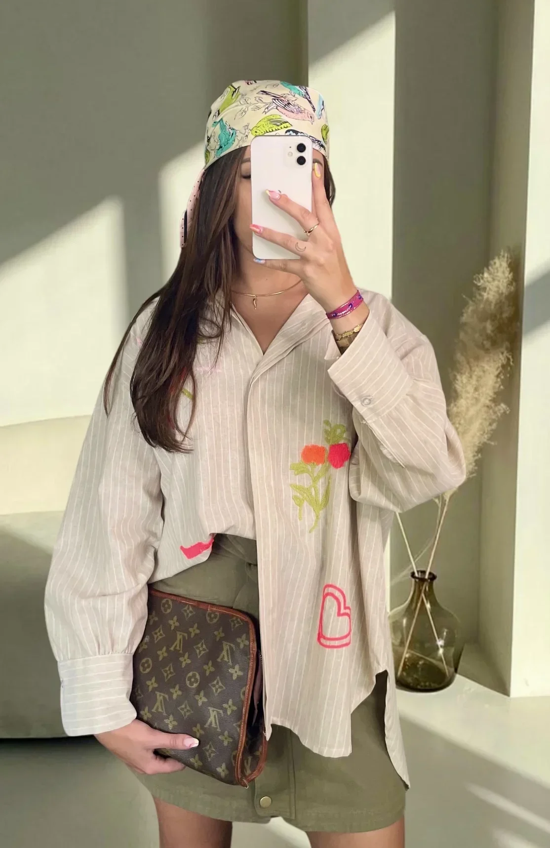 Chemise Lilo femme oversize à rayures avec broderies cœur et fleurs – vue de face